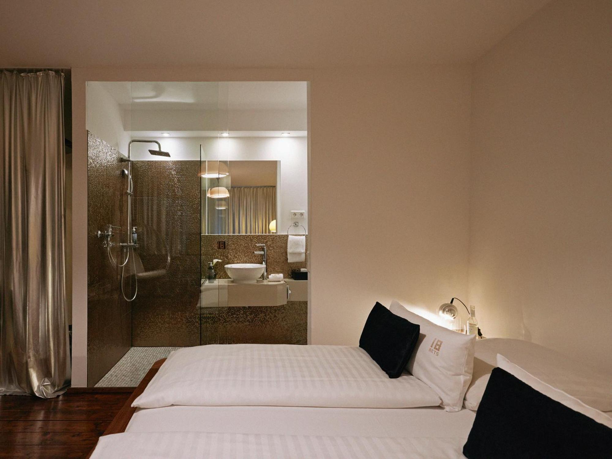 18Arts Hotel - Living In A Gallery! Colonia Exterior foto